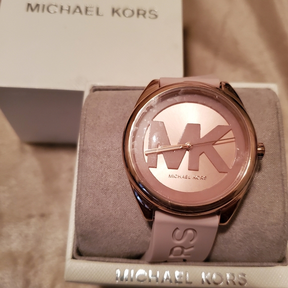♥️♥️Sold♥️♥️Michael Kors Janelle Rose Gold - Picture 5 of 7